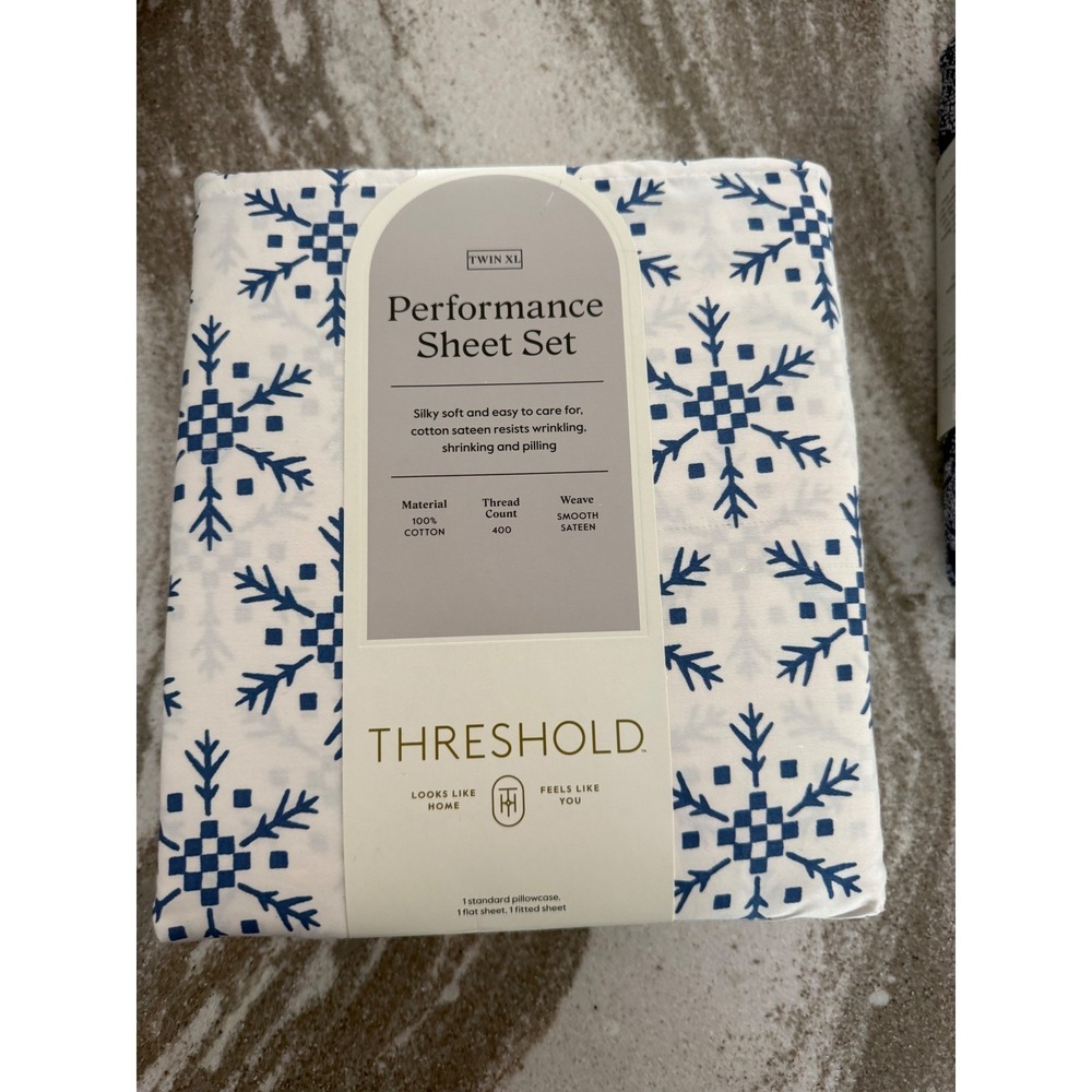 Threshold performance fabric sheets white with blue Twin XL dorm bed college new
